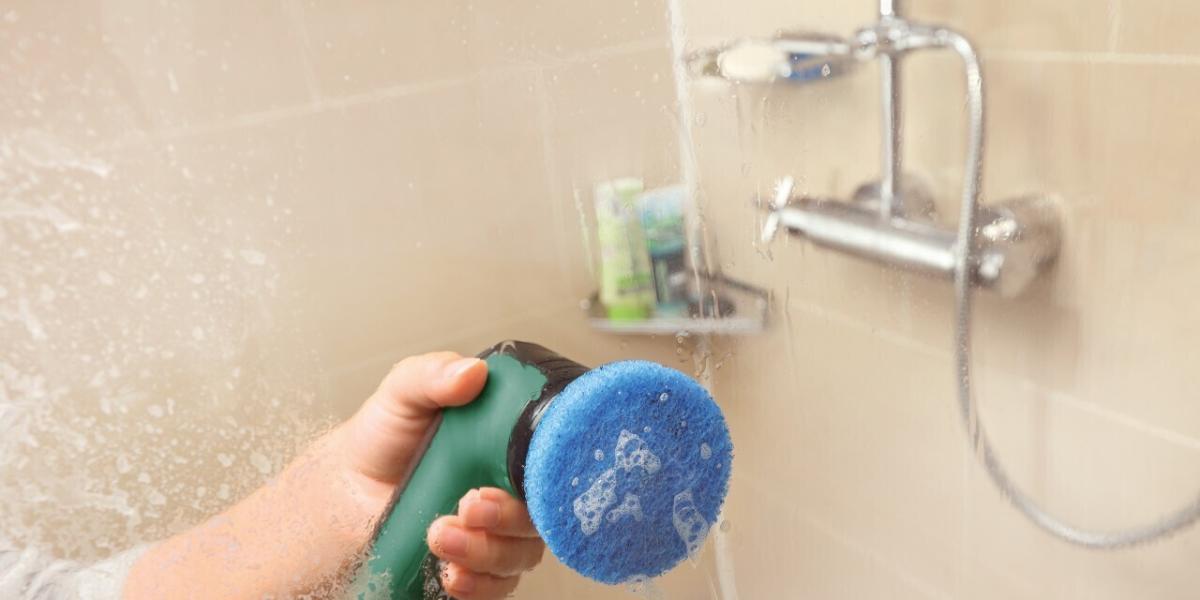 El cepillo eléctrico Bosch para olvidarte de frotar mientras limpias está al 41% por el Black Friday