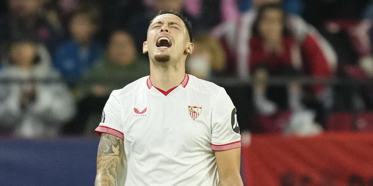 El Sevilla se despeña solo ante el PSV y dice adiós a la Champions