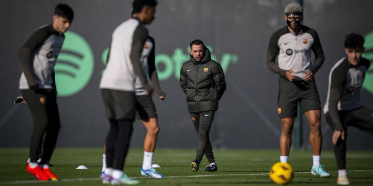 Xavi recupera a un central ante el Girona pero pierde a un lateral