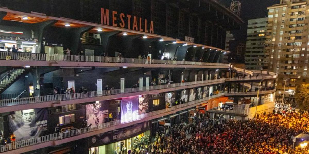 Homenaje de Mestalla a David Silva