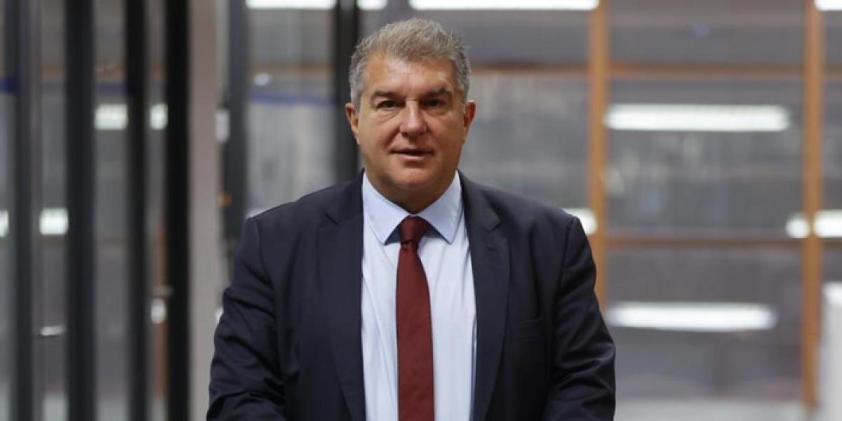 Laporta anuncia la intención de lograr la cesión de un Davids para enero