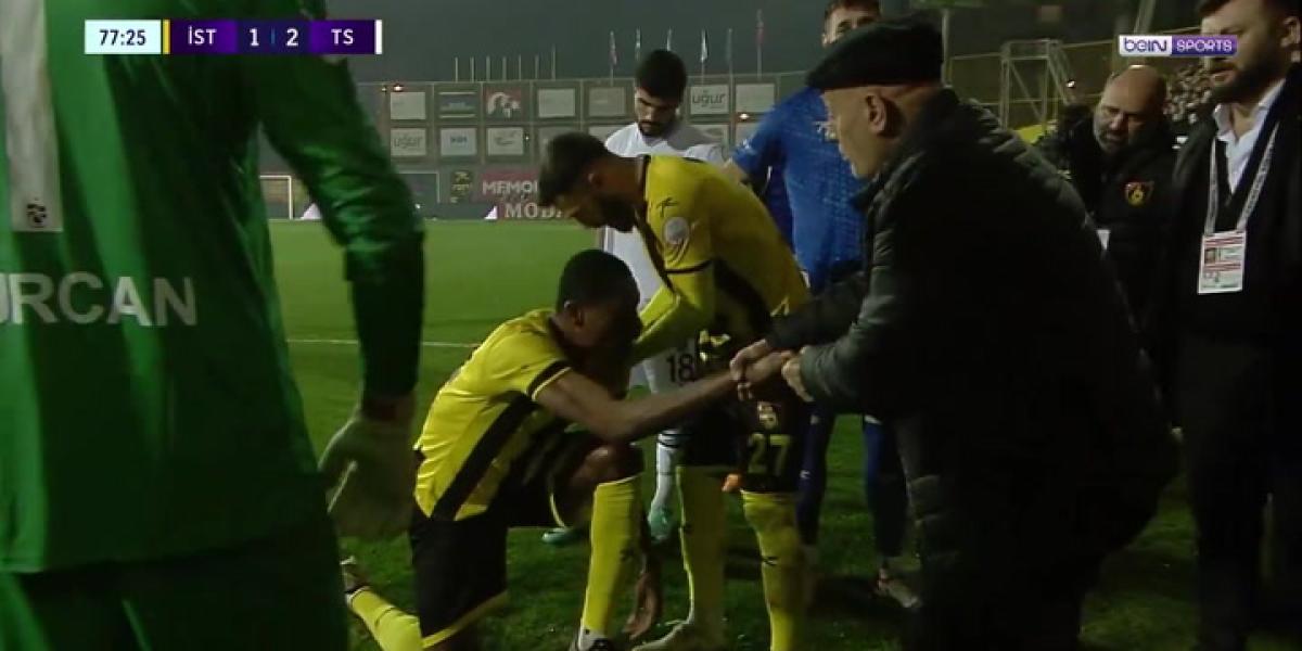 Otro lío con los árbitros el día que vuelve el fútbol en Turquía: ¡Retira a su equipo del campo!