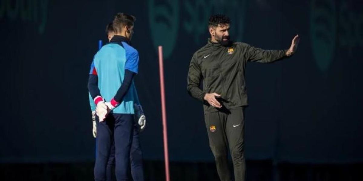 Carles Busquets ya ejerce como delegado del filial y llega un nuevo entrenador de porteros