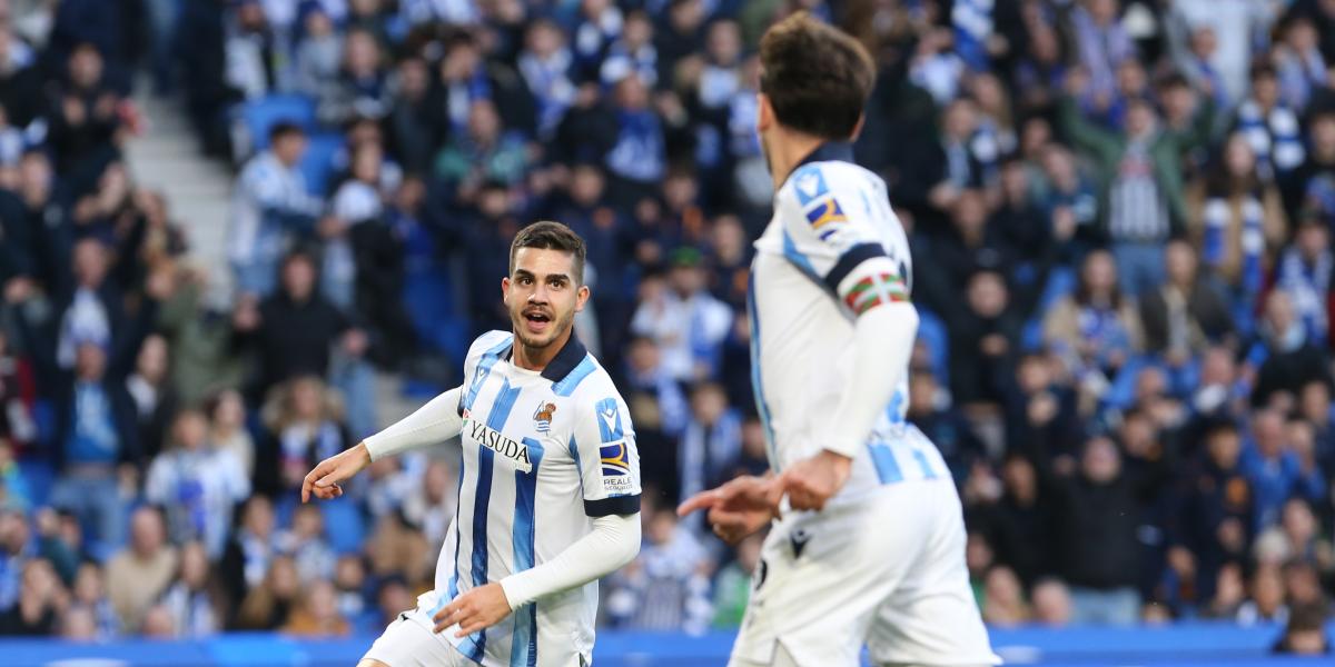 André Silva, ariete para el estreno de 2024 en la Real