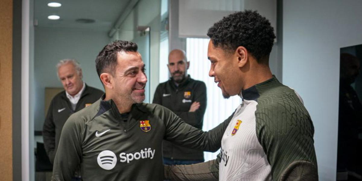 Vitor Roque entra en la lista y viaja a Las Palmas con asterisco