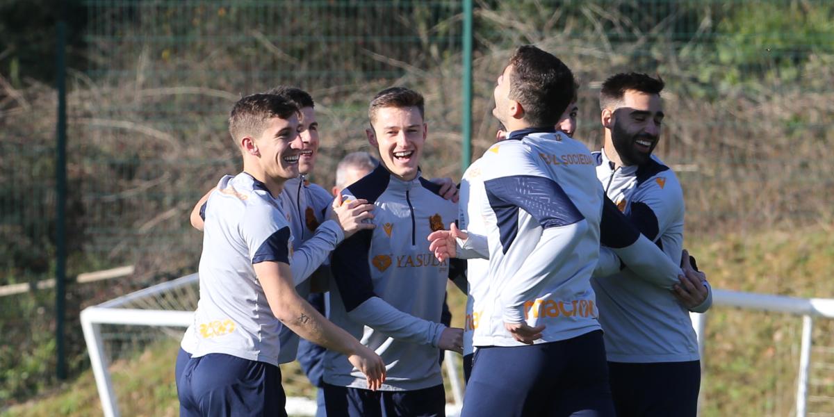 Silva y sonrisas en la última práctica antes del derbi