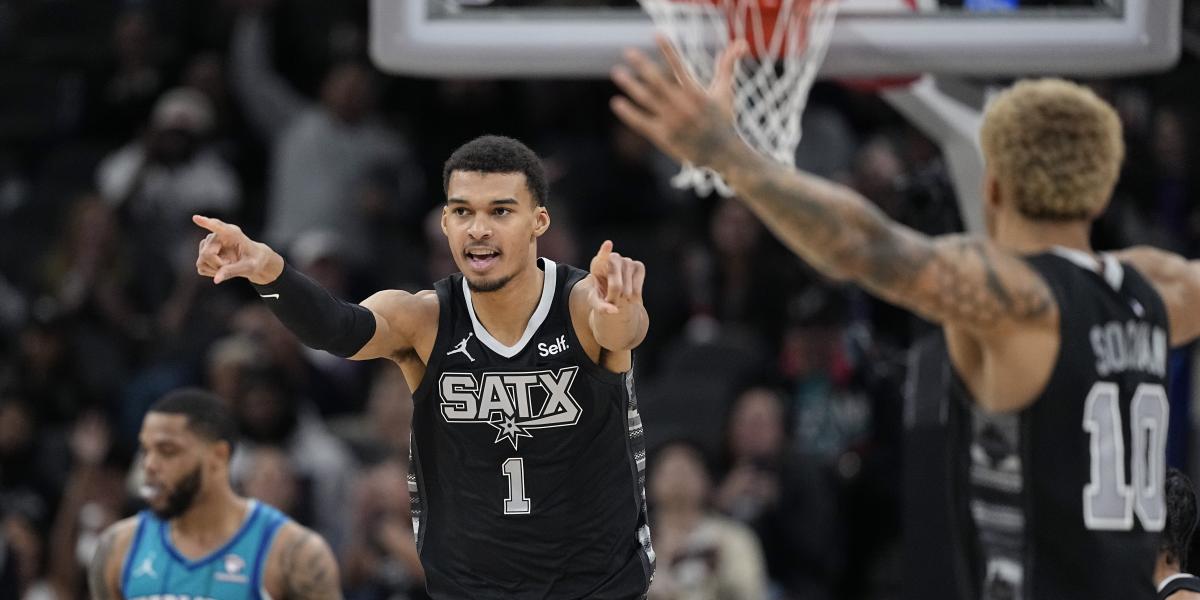 Victor Wembanyama vuelve a brillar con una exhibición fugaz