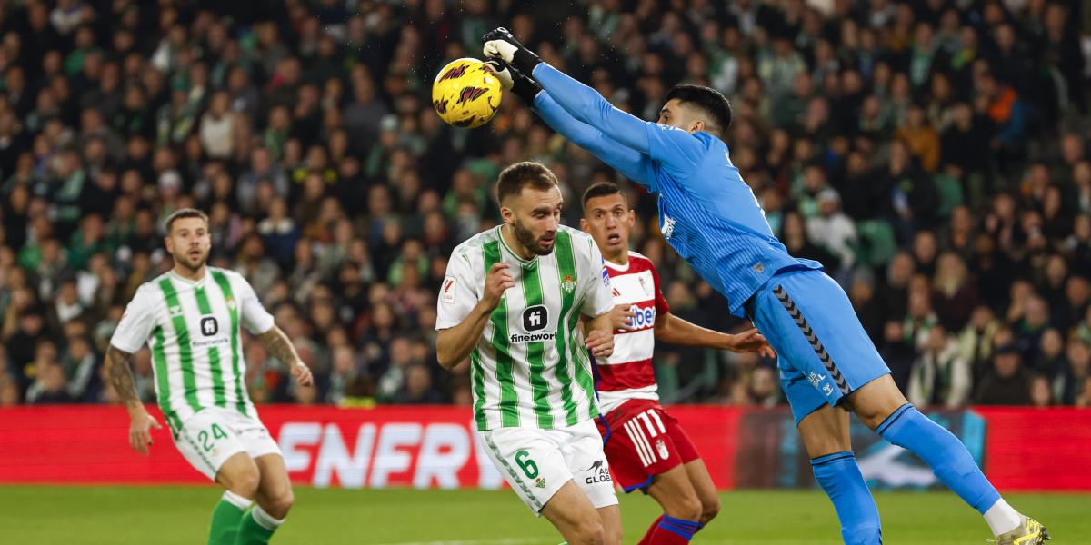 Pezzella dice que está todo bien por suerte