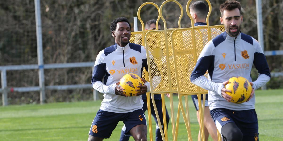 Zubimendi, Barrenetxea y Carlos Fernández no entrenan con el grupo