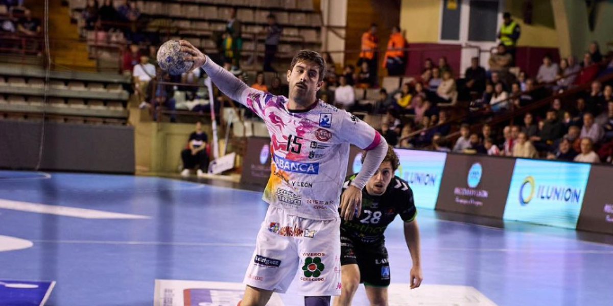 Juan Castro (Ademar): Tener la motivación de ganar títulos supone un salto deportivo