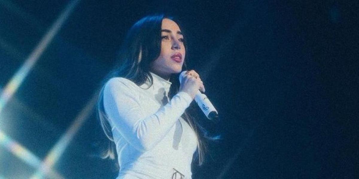 Nicki Nicole rompe a llorar en el escenario y manda este mensaje tras su ruptura con Peso Pluma