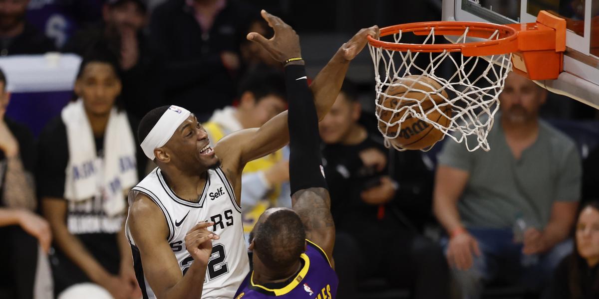 LeBron James, víctima del poster de la jornada y que tiene mucha historia detrás
