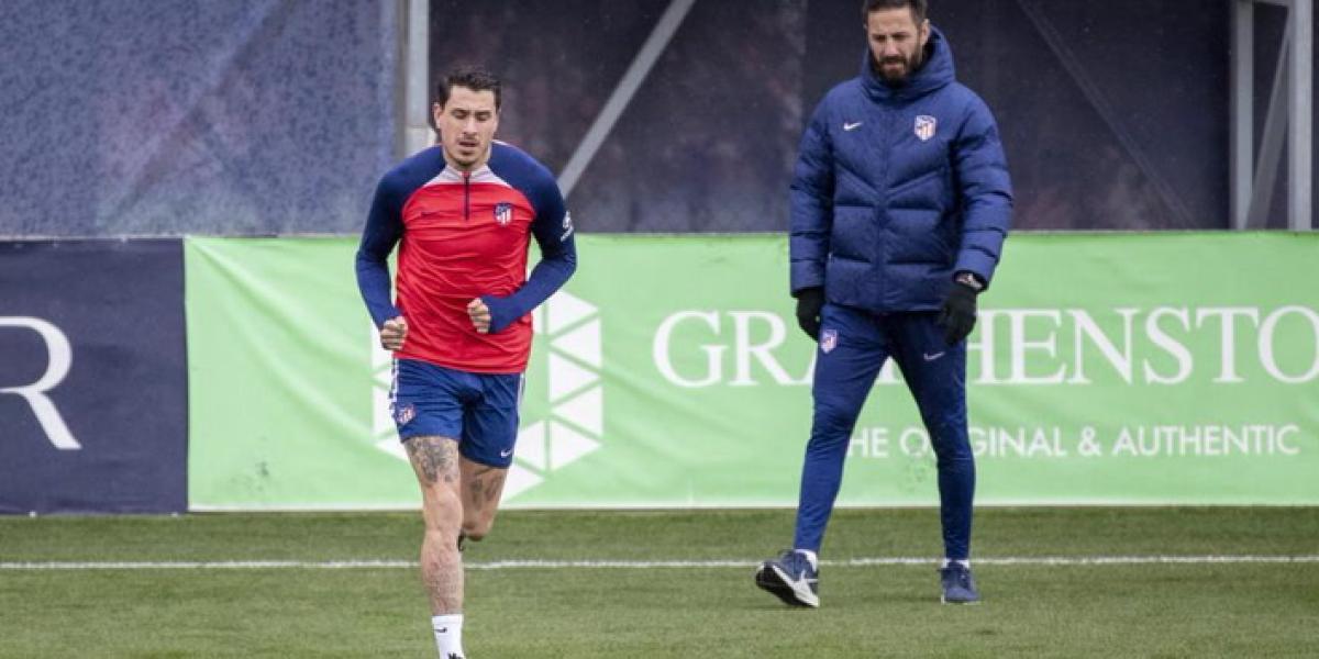 Giménez ya corre sobre el césped