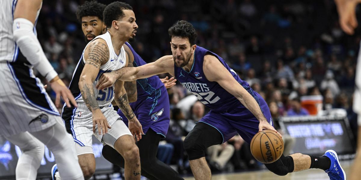 Micic ya ejerce como líder en Charlotte