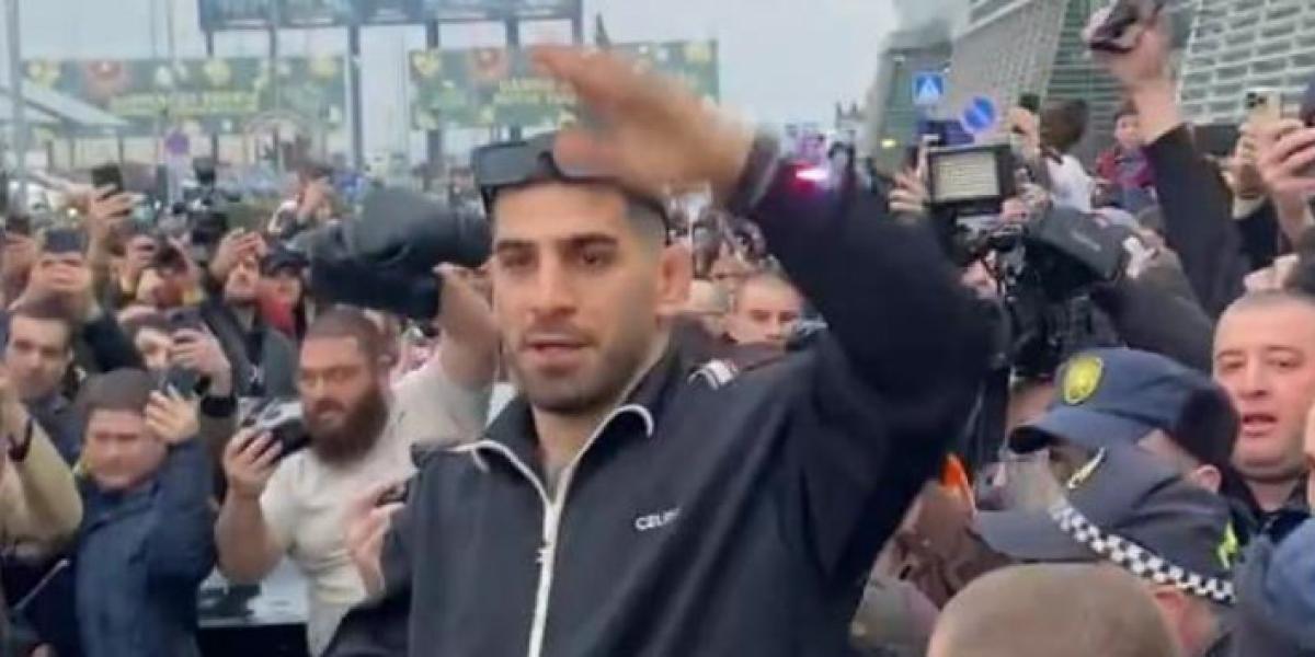 Masivo recibimiento a Topuria en Tiflis ¡Más de 5000 aficionados en el Aeropuerto!