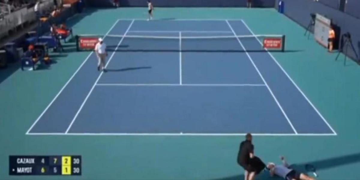 Un jugador se desploma en pleno partido del Miami Open... ojo a la reacción del rival