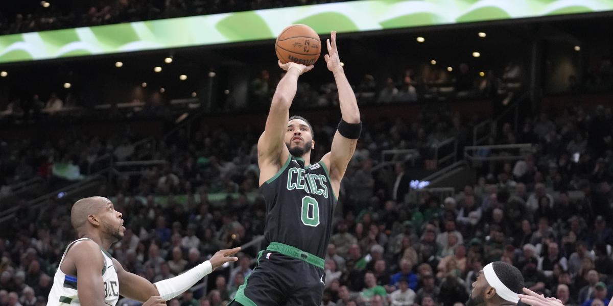 Los Celtics resisten a los Bucks para sumar la décima victoria consecutiva en casa