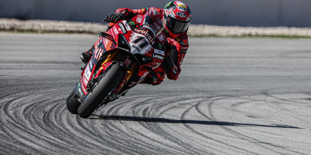 Bulega marca el ritmo en unos segundos libres dominados por Ducati con Bautista presentando candidatura