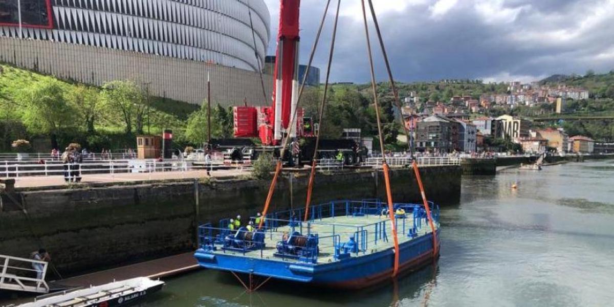 La Gabarra ya está sobre el Nervión