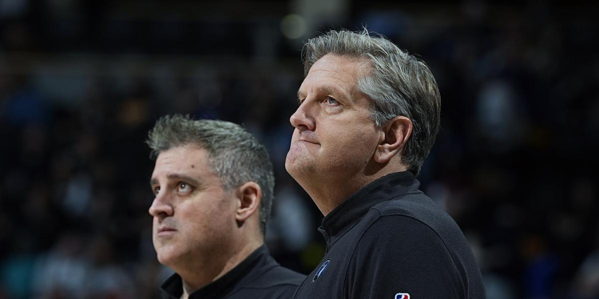 La lesión del entrenador de Minnesota es grave