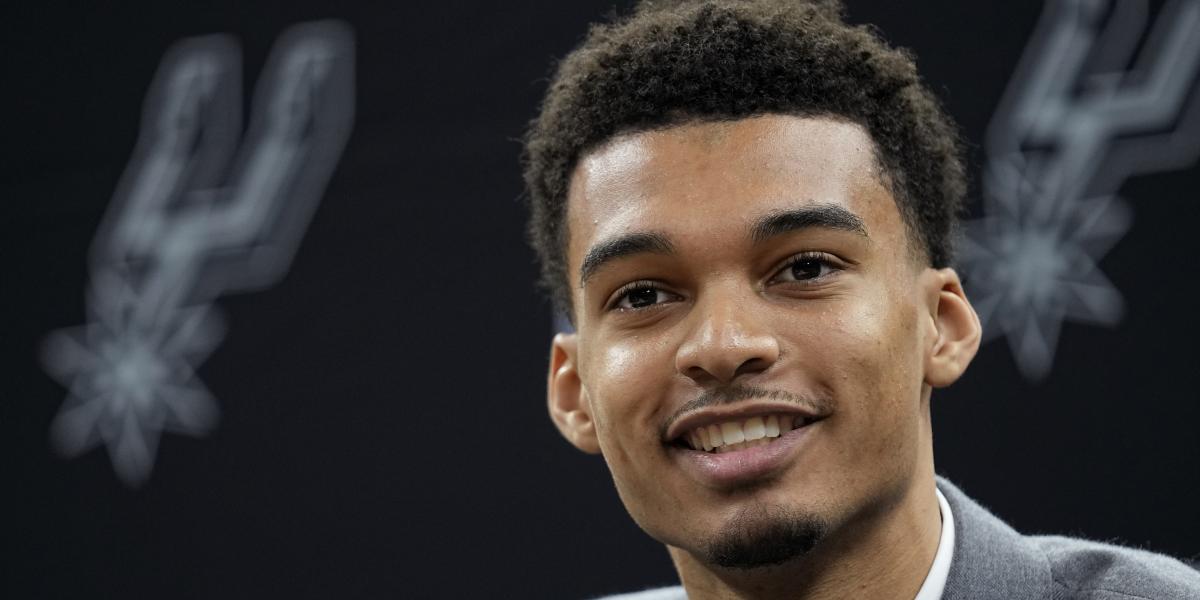 Wembanyama da el primer paso para ser leyenda: gana el Rookie del Año