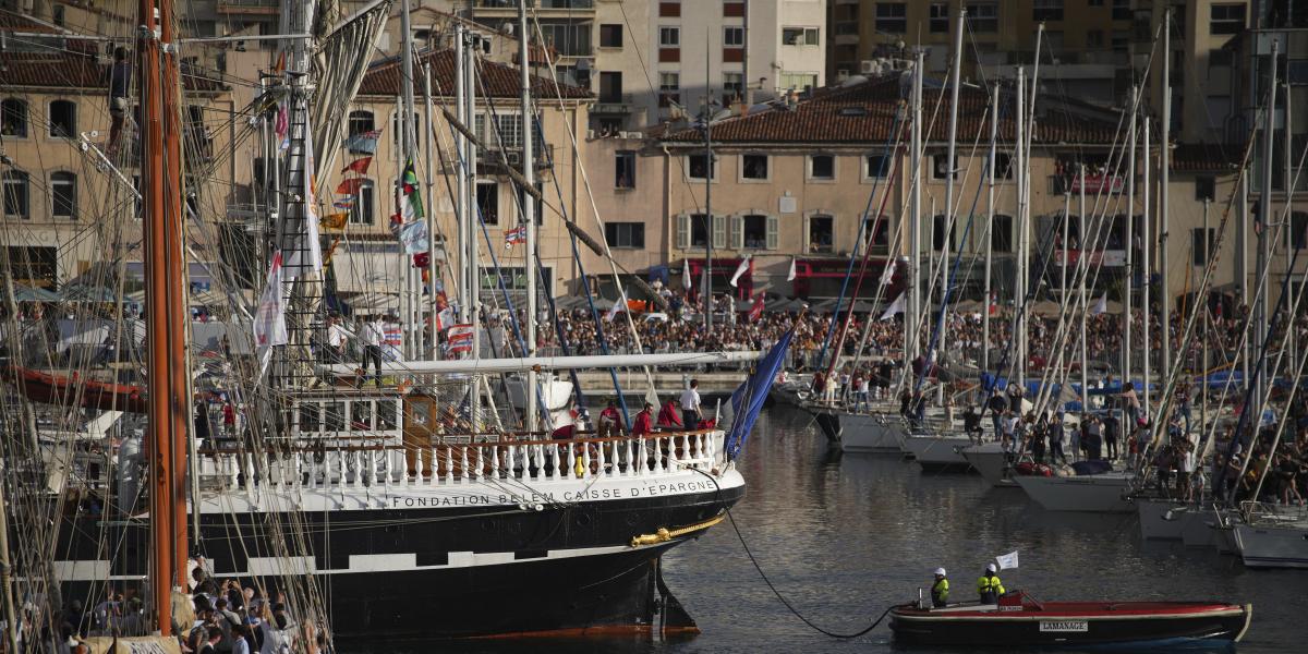 La llama olímpica de París 2024 llega a territorio francés en una fastuosa ceremonia