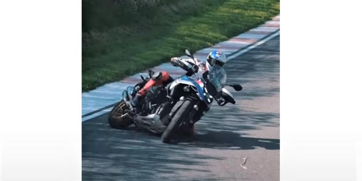 Alucina con las acrobacias de Razgatlioglu sobre la enorme BMW R 1300 GS