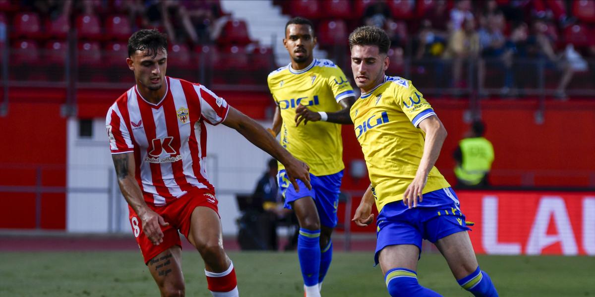 El Almería se despide con una última victoria de sabor agridulce