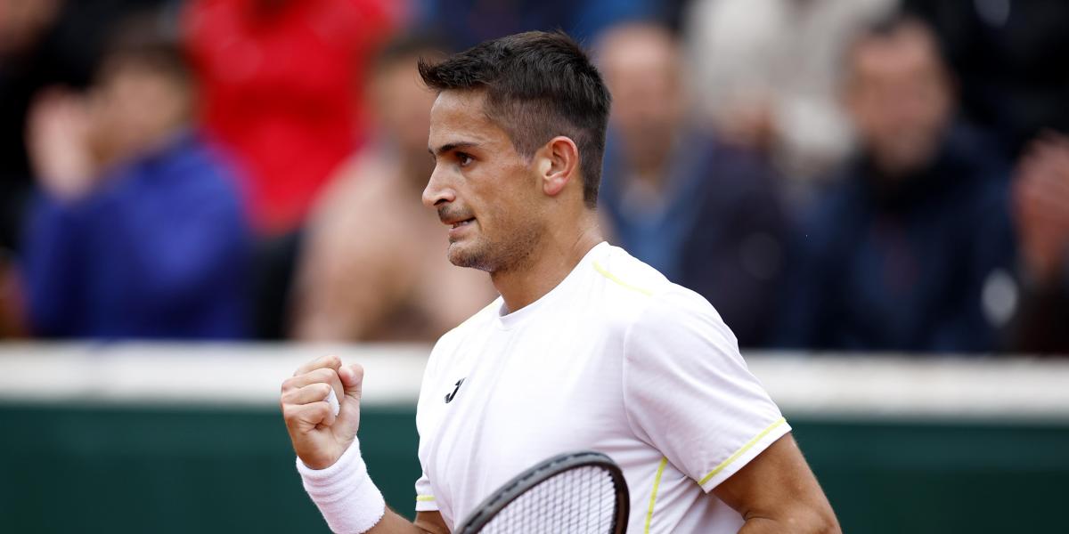 Etcheverry y Navone superan la primera ronda en Amberes