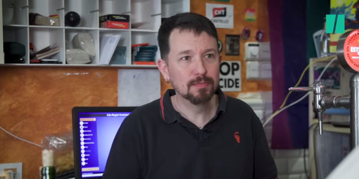 El momento tierra trágame de Pablo Iglesias que pasó desapercibido por el caso Puigdemont: tuvo que recoger cable