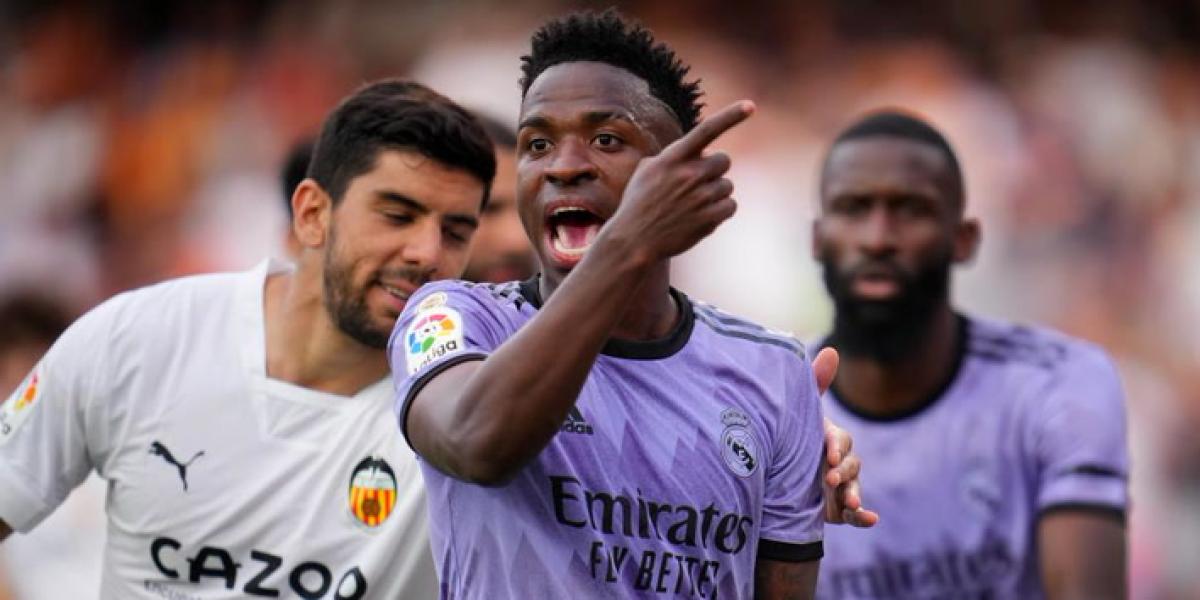 Valencia y Real Madrid alzan el telón del fútbol en 2025