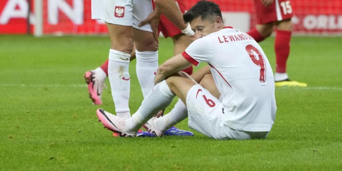 ¡Alarma en Polonia! Lewandowski se retira lesionado y este martes se hará pruebas