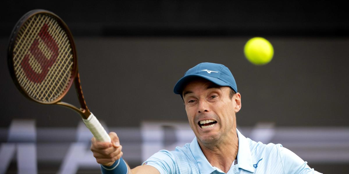 Bautista sucumbe al servicio de Raonic en s-Hertogenbosch