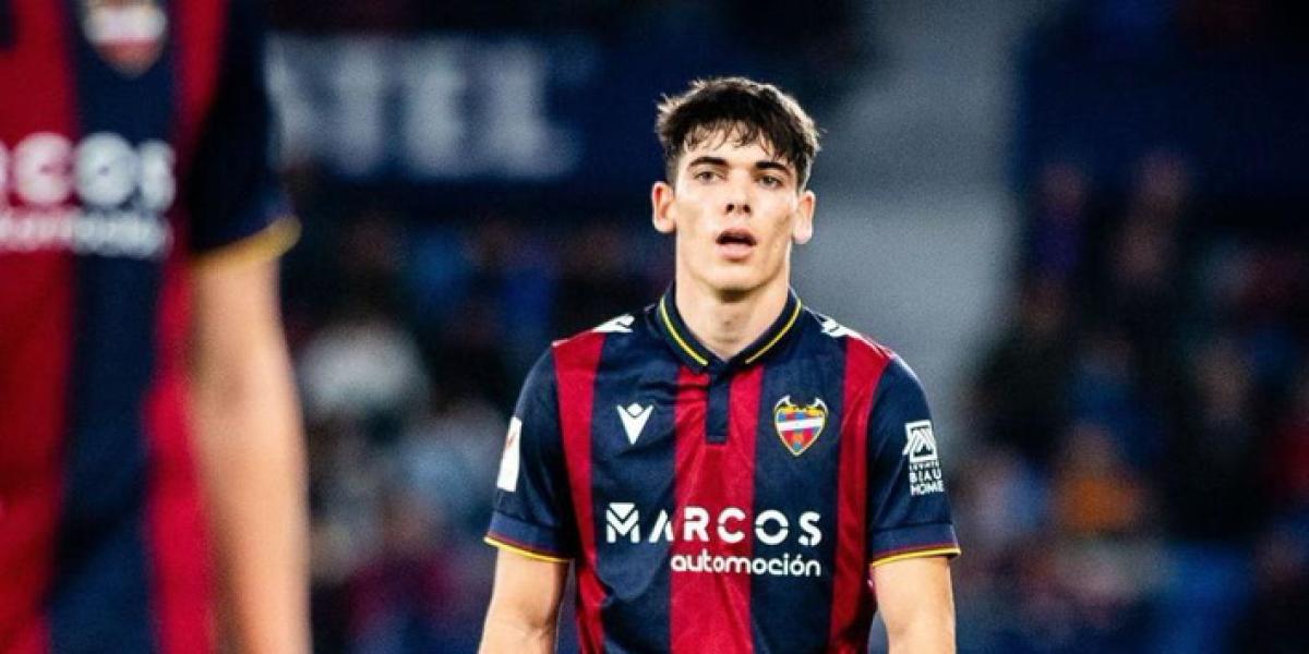 Flick se refuerza con Alex Valle para el lateral izquierdo