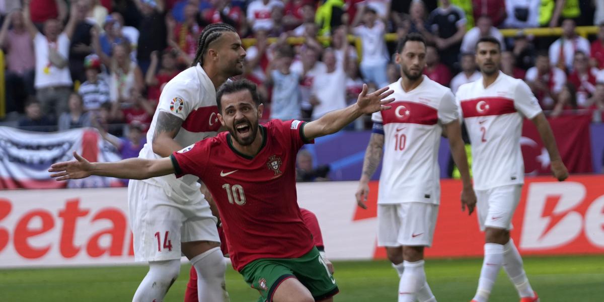 Bernardo Silva imparte una nueva clase de magia con Portugal