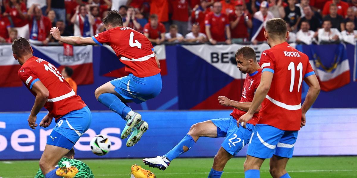 Tangana y récord de tarjetas en la historia de la Euro en el Chequia-Turquía