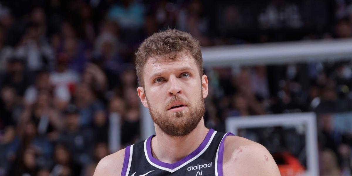 Los Raptors no dejarán salir a Vezenkov a Olympiacos