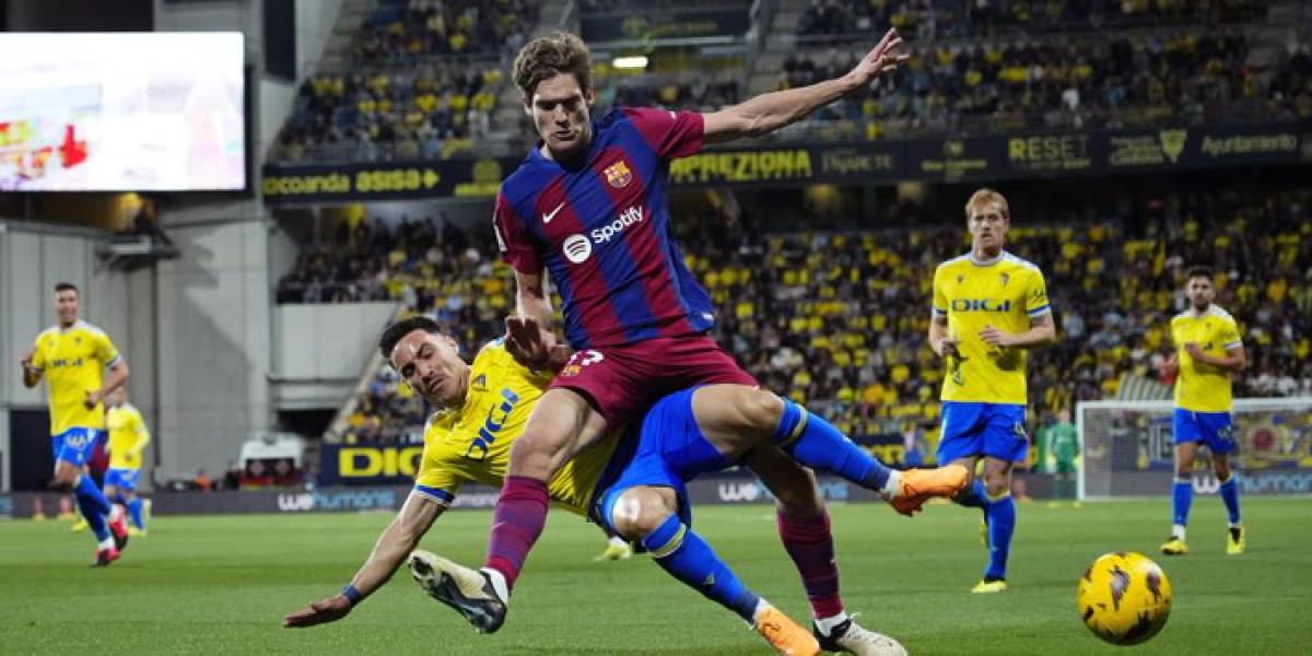 Marcos Alonso y Bernat, ofrecidos como sustitutos de Acuña