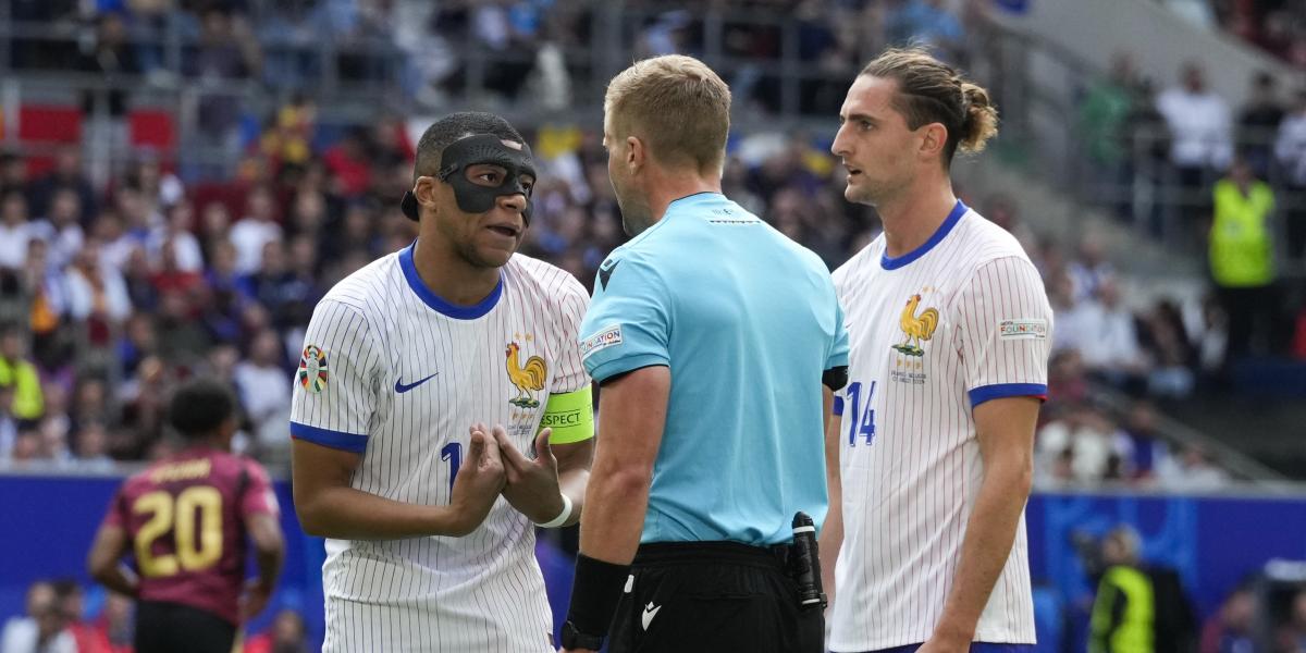 Enfado de Deschamps: ya tiene una baja si pasa Francia