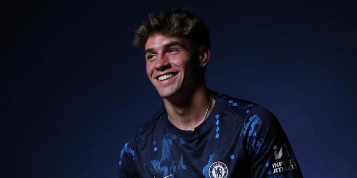 Marc Guiu apunta a irse cedido al Sevilla