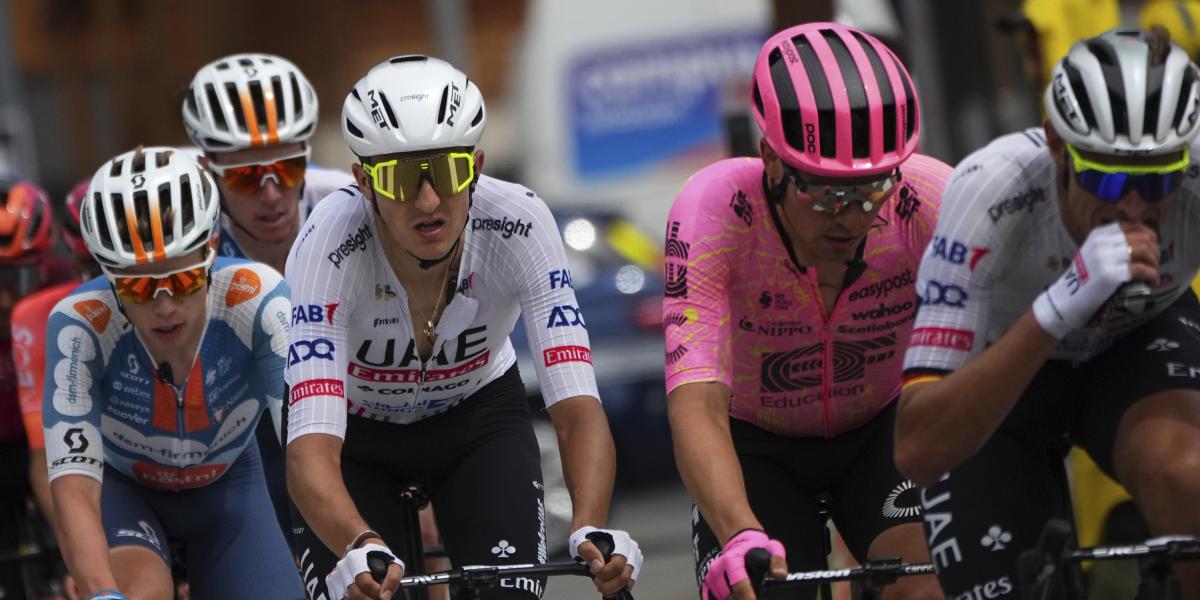 Marc Soler pierde la cabeza en el Tour y llama retrasado a un cámara de televisión