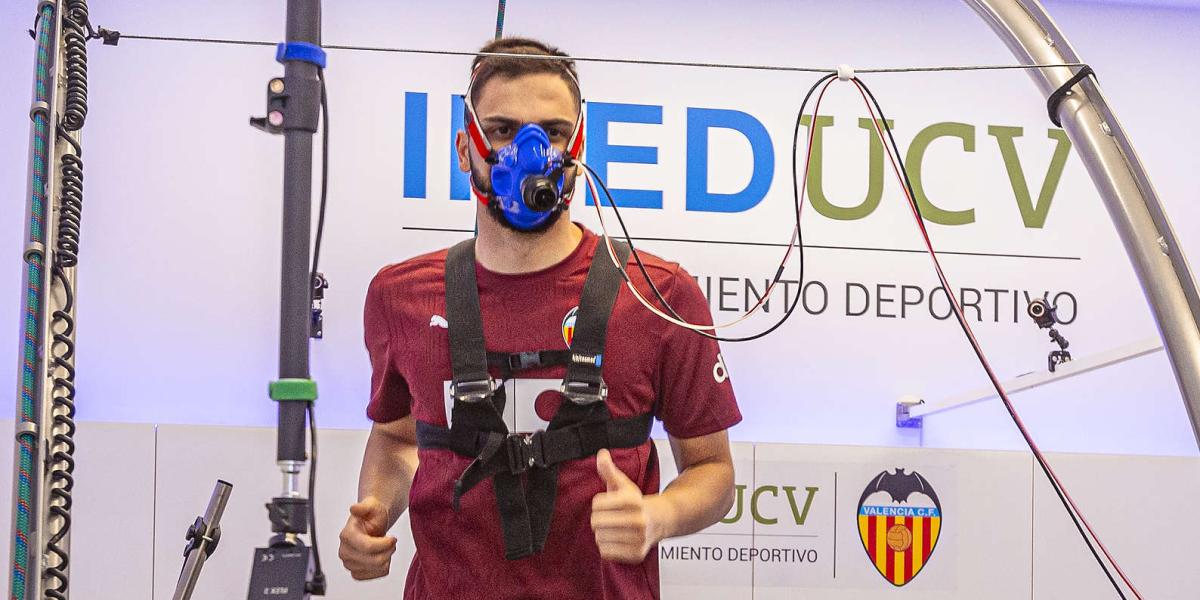 El Liverpool llega a los 35 millones de euros por Mamardashvili