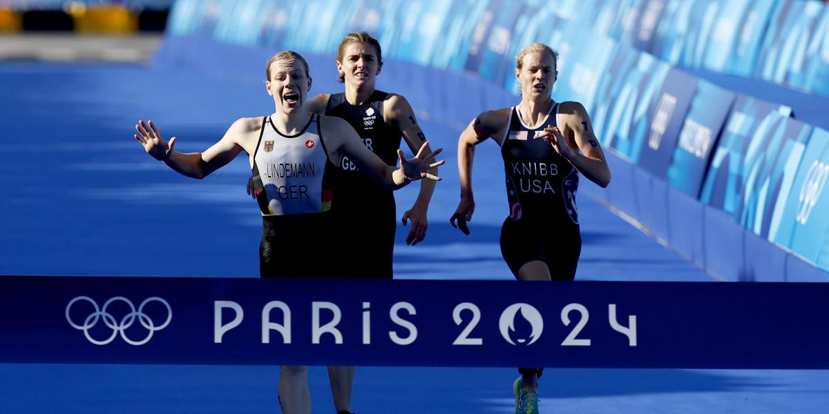 España, novena en un triatlón mixto con final de película