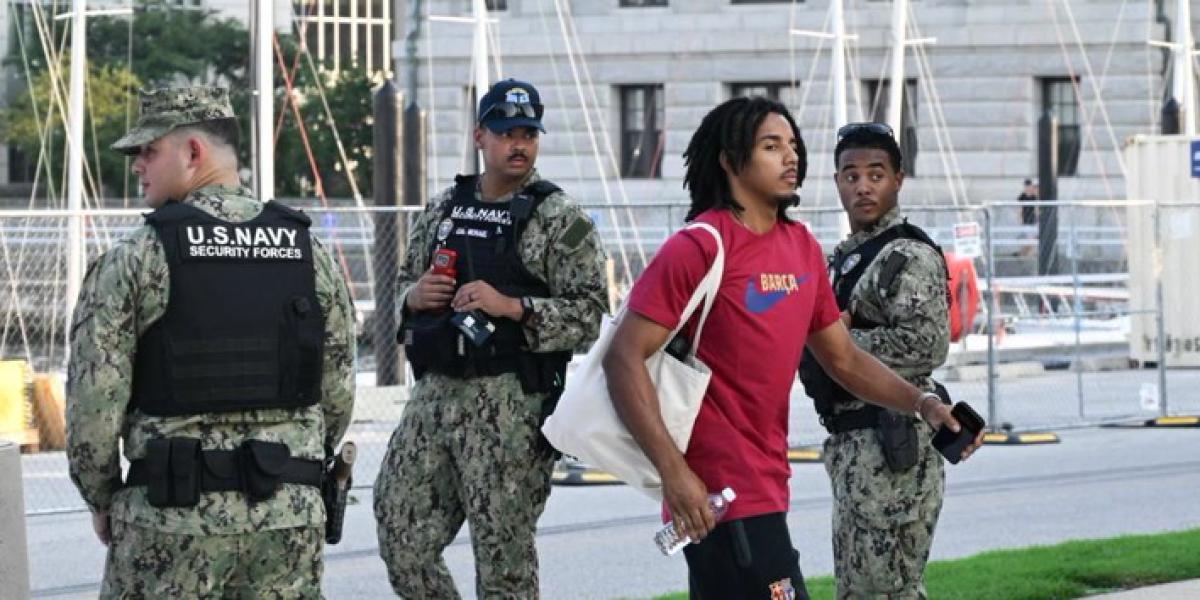 Koundé da pistas sobre su posición y valora a Nico Williams