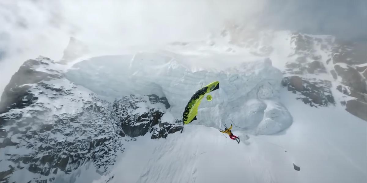 Increíble homenaje: Matthias Giraud realiza el primer salto BASE en esquí del Mont Blanc du Tacul