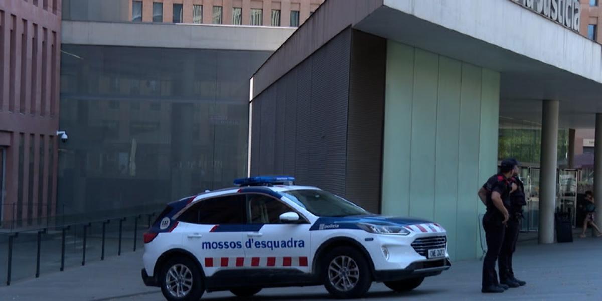 Los Mossos suspenden a los agentes que ayudaron a huir a Puigdemont