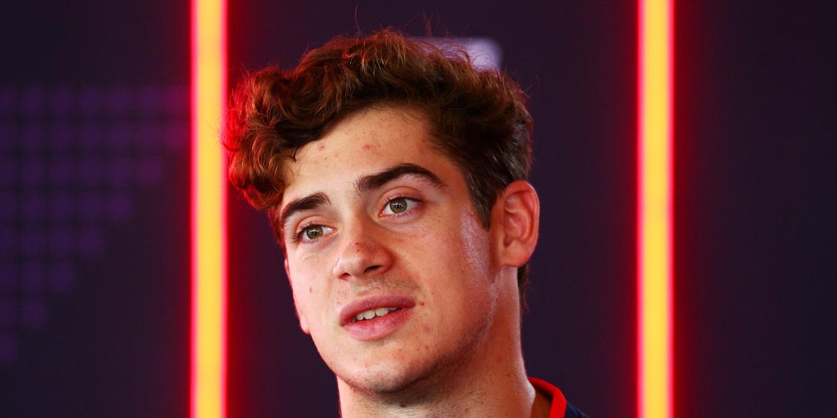 Apoyado por Bizarrap, hincha de Boca y nuevo piloto de F1: No me comparen con Messi, él es Dios