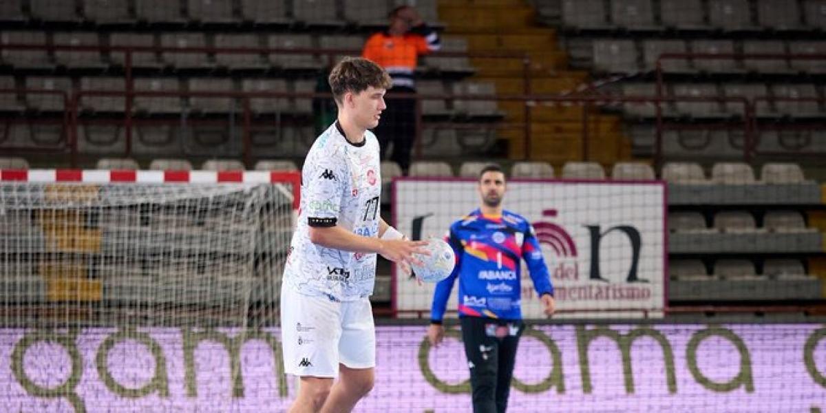 23-21: Ademar sale vivo de Portugal para pensar en seguir en Europa