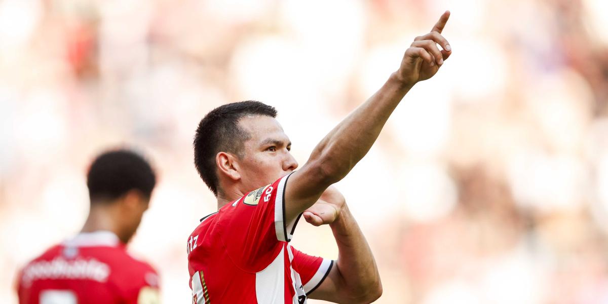 Irving Lozano inspira al líder PSV