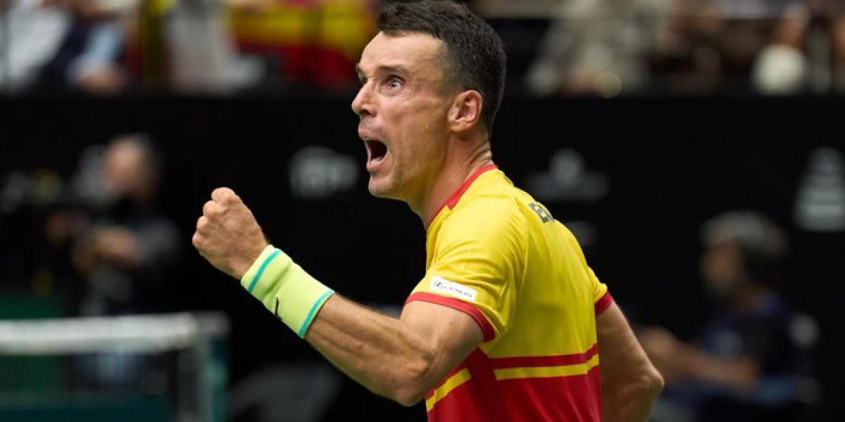 Remontada heroica de Bautista para dejar la Copa Davis a tiro de Alcaraz